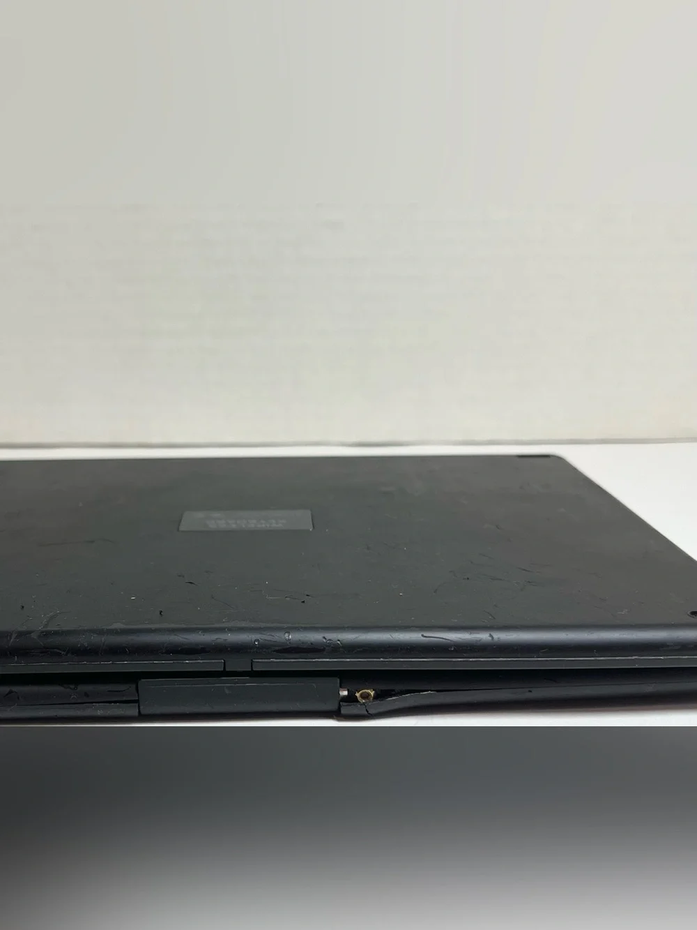 WIRELESS KEYBOARD FOR IPAD/NOT TESTED - NO CHARGER - ALSO CAN BE USED FOR PARTS